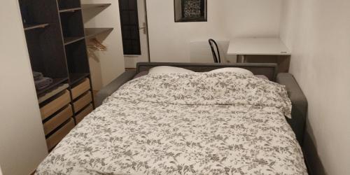 Chambre chez l'habitant en plein centre de Bures in Бур-сюр-Ивет
