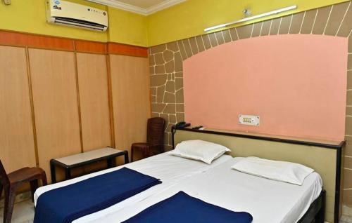 hn deluxe lodge in Harihar