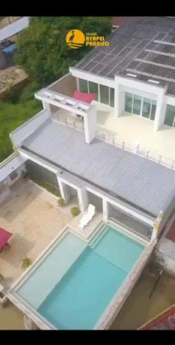 5 bedrooms, 9 beds