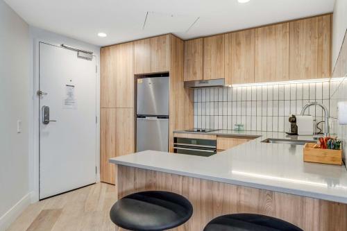 Stunning Style Carpark Tennis 9th Floor - image 5