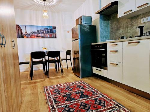 SUPERIOR PRAGUE 2BR APARTMENT for Business & Leisure, Private Garden, Free Parking & Gym, by LIVE-IN in Prague 11