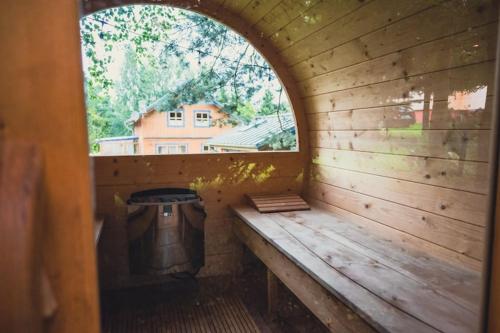 Szauna, Large holiday villa with sauna, jacuzzi and pool in Bychowo