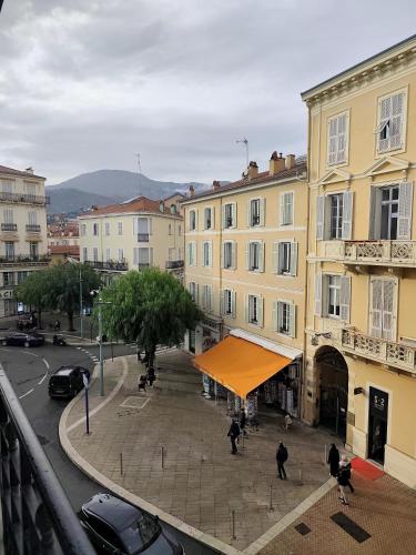 Surrounding environment, Victoria Queen in Menton