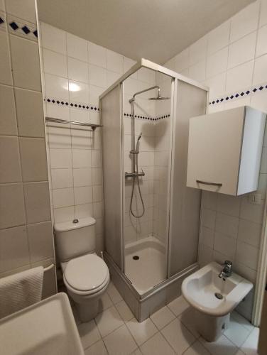 Shower, Victoria Queen in Menton