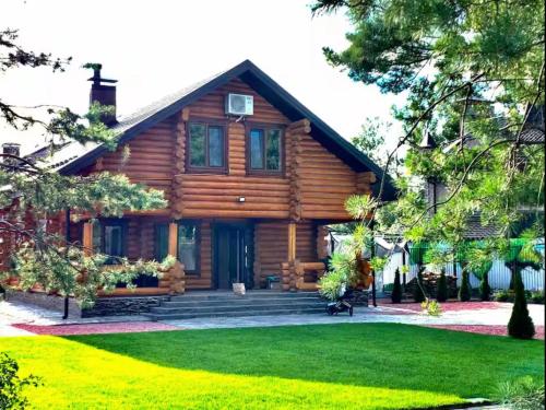 Эко-дім зі смереки з басеном, сауною, каміном і чаном на Десні, 12 км від Києва in Novosilky