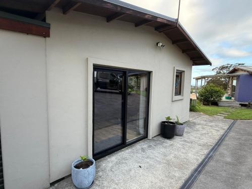 Exterior view, Kotare View- Studio accommodation, Tataraimaka in Okato