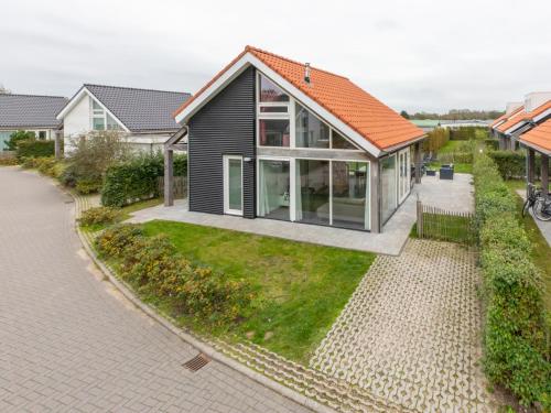 Facilities, Wonderful Beach Holiday Home for 6 in Oude Moolweg en Laone
