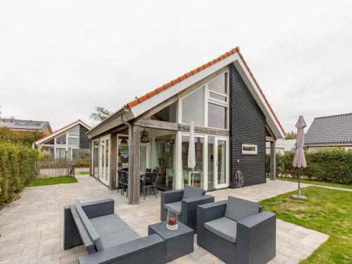 Facilities, Wonderful Beach Holiday Home for 6 in Oude Moolweg en Laone