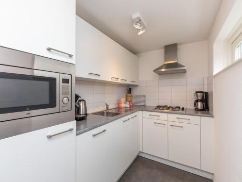 Facilities, Wonderful Beach Holiday Home for 6 in Oude Moolweg en Laone