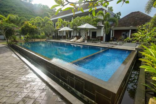 Swimming pool, New Bintang Mandalika in Kuta