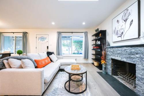 Marbella Lane - Exquisite Home 3BR – khách sạn tại Sunnyvale
