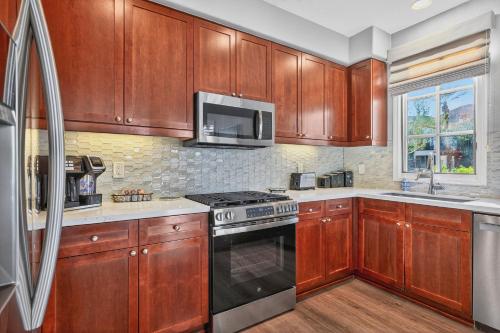 LV220 Freshly Finished Downstairs 2BR LV Lock-Off in La Quinta, USA