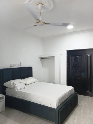 Meg place in Амасаман