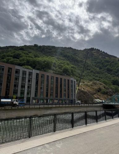 Ugam Mountain apartments – khách sạn tại Yusufkhona