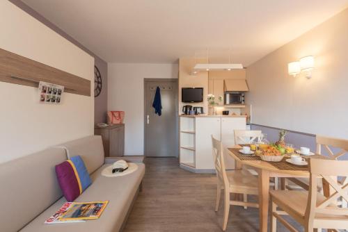 1 double bed, 2 sofa beds