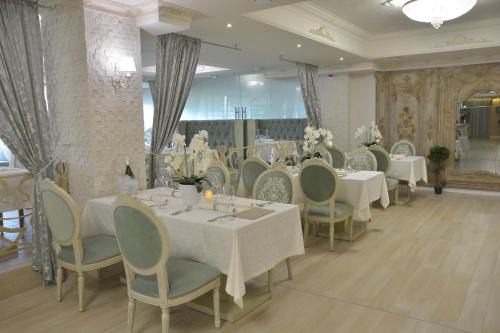 Étterem, Bristol Central Park Hotel in Centru