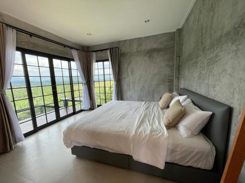 Por Sampao Camp&Resort, Phanom
