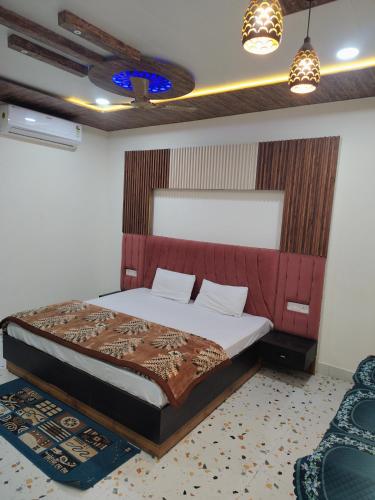 Rajhans Hotel Rooms & Party hall