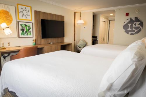 2 queen beds