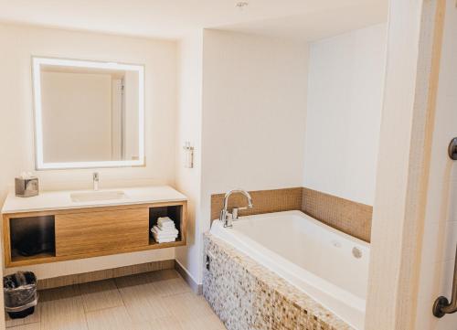 Holiday Inn Macon North by IHG in Macon, USA
