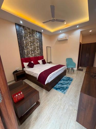 room detail thumbnail 1