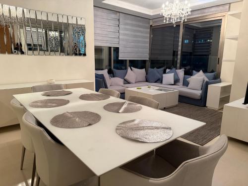 2BR Van Dyck Apartment with Stunning Sea View - image 2