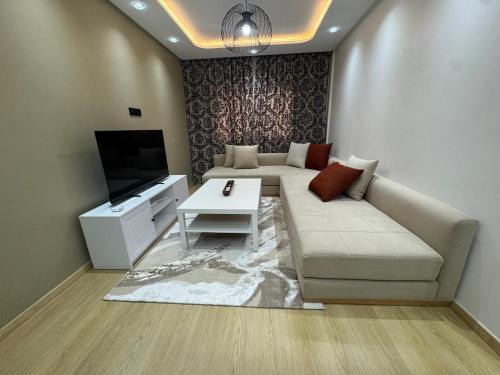 Modern Cozy Studio with Open-Plan Kitchen near All Amenities Rabat – khách sạn tại Qbibat