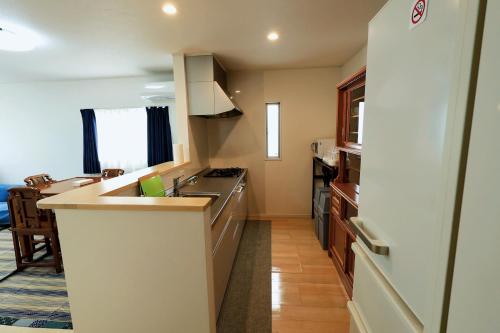 海に近い田舎にある新築家の丹霞阁