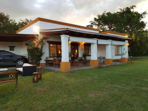 Las Cortaderas House in Raco