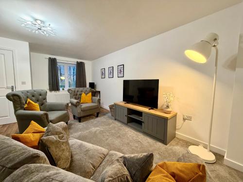 4 Bed - Parking - Fast WiFi - Desk - M6 M61 links - Pets in St Ambrose