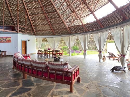 Private Villa With Pool - 5 BR close to the Beach in Malindi