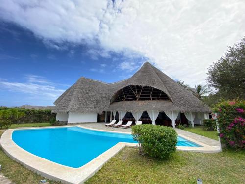 Private Villa With Pool - 5 BR close to the Beach in Malindi