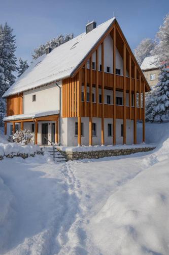 DOM GORY LAS - ADULTS 11 plus - W rytmie slow - Centrum - Bezplatny Parking - Sniadania - Karpacz