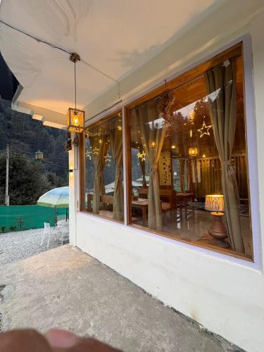 Ēdiens un dzērieni, The Pahadi Soul Stay and Café in Jibhi