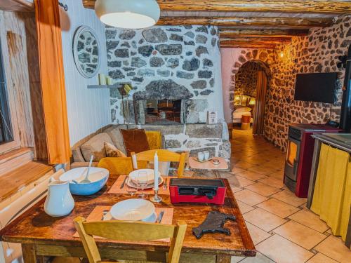 Удобства, Gîte - Four à pain au cœur des volcans (Gite - Four a pain au cœur des volcans) in Vernines