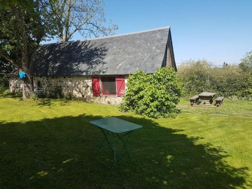 Фасада на хотела, Gîte - Four à pain au cœur des volcans (Gite - Four a pain au cœur des volcans) in Vernines
