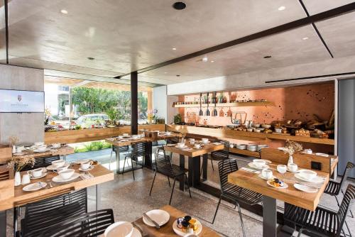 Restaurant, Pilot Amphora Boutique Hotel "Adults Only" in Krionerida