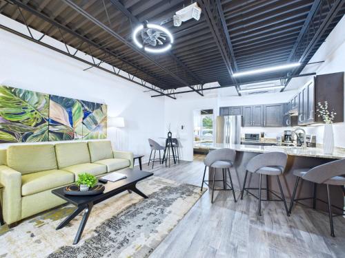 Loft Getaway Near Port & Beach -Unit 203 - Cocoa, FL