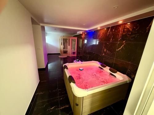 Maison 3 étage 135 m2 jacuzzi sauna 10 personnes gîte à louer Dabo
