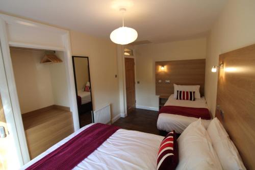 Salisbury Renovated Apartment - image 2