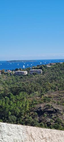 Vue imprenable sur baie de Cannes et Estérel - Location saisonnière - Mandelieu-la-Napoule