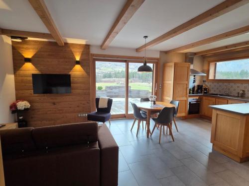 Appartement calme 2 chambres avec terrasse à Samoëns