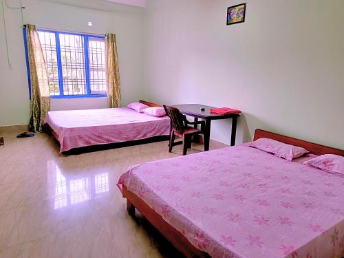2 bedrooms, 4 beds