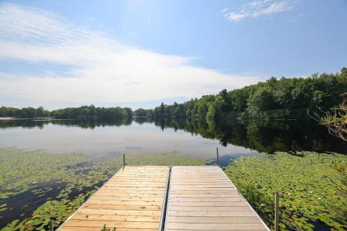 Poconos Lakefront Retreat | * Hot Tub * Arcades *