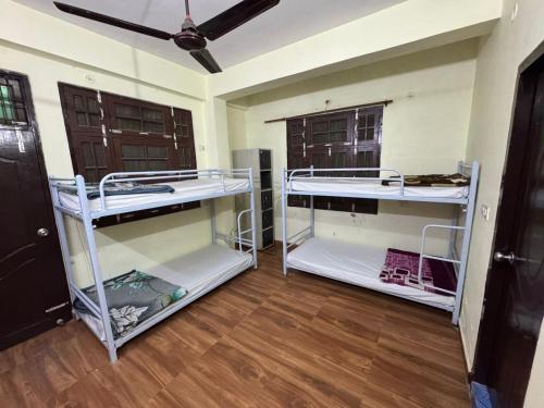 Awara Hostels and Dormitory - Lucknow