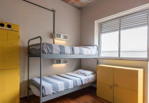1 bunk bed