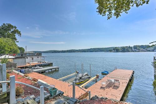 Surrounding environment, Spacious Lakefront House With a Private Dock in Mount Arlington (NJ)