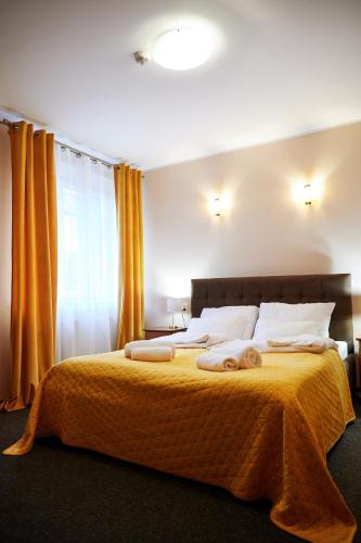 . PLATINIUM House ex Royal House