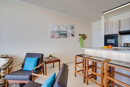 Konyha, Makenzy Sandy Beachfront Paradise in Kastella Beach