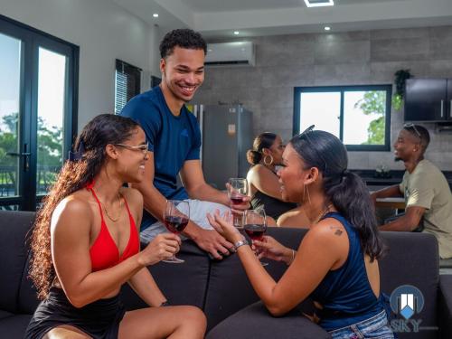 Luxury Sky Group Penthouse With Free Gym & 2 Pools - image 2